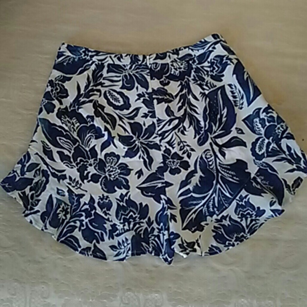 TJD blue floral high waisted shorts - Picture 5 of 8